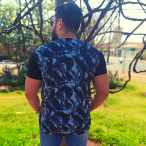 Camiseta Camuflada Detalhado Oversized Longline Swag Stecchi